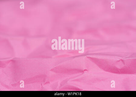 Farbe Rosa gefaltetes Papier Textur Hintergrund selektiven Fokus Nahaufnahme Stockfoto