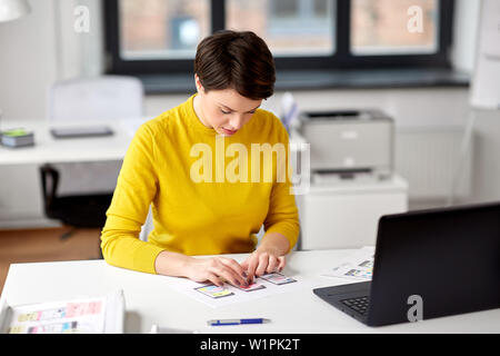 Ui-Designer arbeiten auf der Benutzeroberfläche im Büro Stockfoto