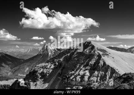 Blick auf Guffert und Juifen, von Demeljoch, Karwendel, Oberbayern, Bayern, Deutschland Stockfoto