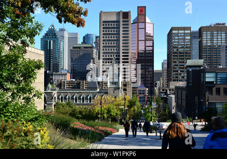 Downtown unter dem Mont-Royal, Montreal, Quebec, Kanada Stockfoto
