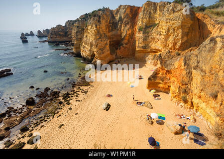 Portugal Algarve in der Nähe von Lagos, Praia Dona Ana Atlantik Küste Stockfoto