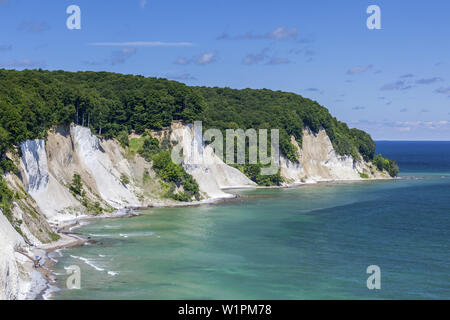 Klippen an der Kreideküste im Nationalpark Jasmund, Sassnitz, Halbinsel Jasmund, Insel Rügen, Ostsee, Mecklenburg-Vorpommern, Nord Stockfoto