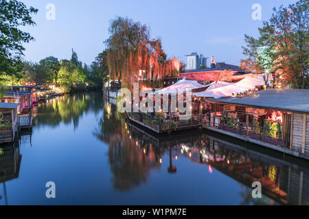 Clubs am Spree-Kanal, Freischwimmer, Club der Musik, Strandbar, Kreuzberg, Berlin Stockfoto