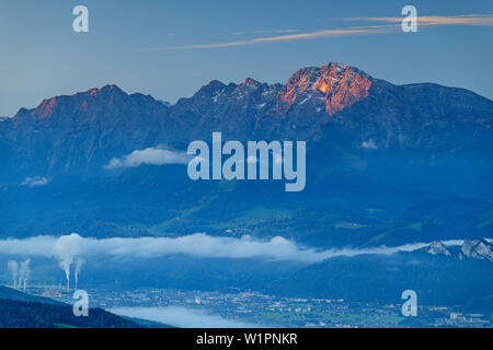 Tal der Salzach mit Hallein, Hoher Goell im Hintergrund, von Gaisberg, Salzkammergut, Salzburg, Österreich Stockfoto