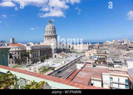 Blick vom Dach des Hotel Saratoga zum Kapitol, Kapitol, Capitolio, Sitz der Regierung, historische Altstadt, Zentrum, Altstadt, zwischen Habana Vieja und Stockfoto