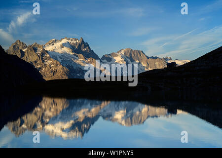 See Lac du Goleon mit Meije in Ecrins region, See Lac du Goleon, Nationalpark Ecrins, Dauphine, Dauphiné, Hautes Alpes, Frankreich Stockfoto