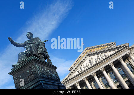 Statue des Max-Joseph mit der Fassade des Nationaltheaters, Oper, München, Oberbayern, Bayern, Deutschland Stockfoto