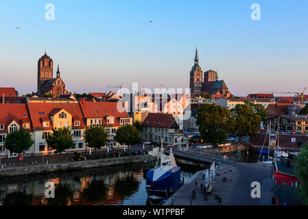 Blick auf die Altstadt von Stralsund, Ostsee, Mecklenburg-Vorpommern, Deutschland Stockfoto