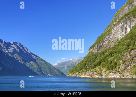 Landschaft im Fjord Geirangerfjord und Sunnylvsfjord, Geiranger, mehr, Romsdal, Fjord Norwegen, Südnorwegen, Norwegen, Skandinavien, Norden Europ Stockfoto