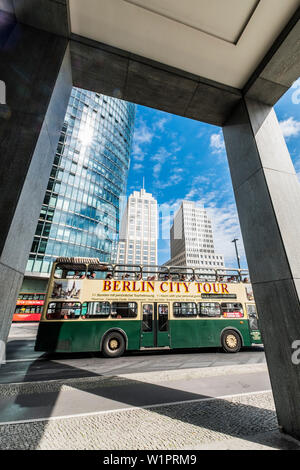 Berlin City Tour bus, Potsdamer Platz, Berlin, Deutschland Stockfoto