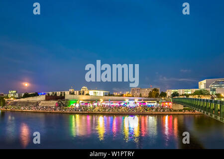 Strandbar Capital Strand entlang der Spree, Regierungsviertel, Berlin, Deutschland Stockfoto