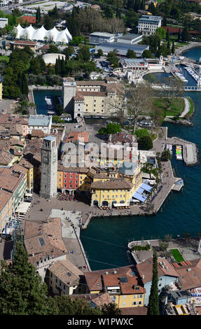Blick von der Bastei über Riva, Gardasee, Trentino, Italien Stockfoto