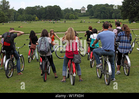 Bike Tour in den Englischen Garten mit dem Monopteros, Englischer Garten, München, Bayern, Deutschland Stockfoto