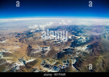 Erster Schnee auf den Schwarzen Bergen in Kirgistan Stockfoto