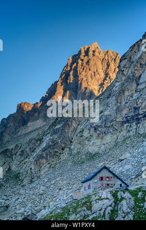 Hütte Refuge du Soreiller und Aiguille du Plat de La Selle, Hütte Refuge du Soreiller, Ecrins Nationalpark Ecrins, Dauphine, Dauphiné, Hautes Alpes, Fra Stockfoto