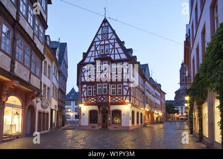 Wein Taverne zum Spiegel und Rahmen Häuser Der Kirschgarten in der historischen Altstadt von Mainz, Rheinland-Pfalz, Deutschland, Europa Stockfoto