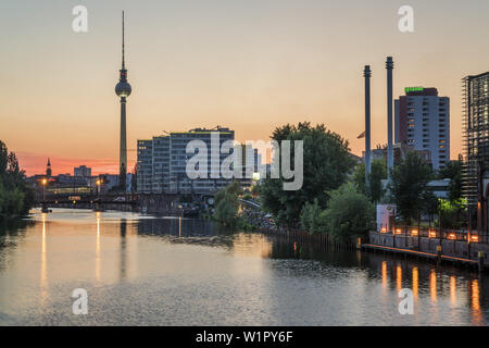 Spree, Alex, Fernsehturm, Trias Gebäude, Sonnenuntergang, Berlin Stockfoto