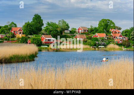 Typische rot weißen Holzhäuser Häuser, Karlskrona, Blekinge, Südschweden, Schweden Stockfoto