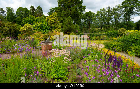 Ummauerten Garten bei NTS Geilston Garten in Cardross, Argyll und Bute, Schottland, Großbritannien Stockfoto