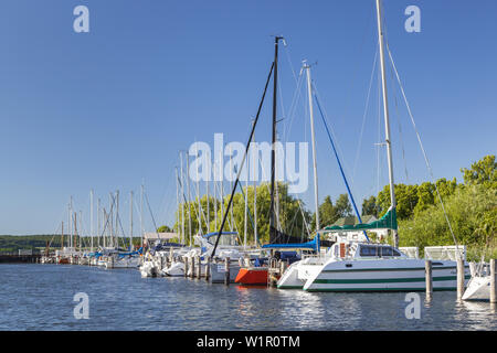 Boote im Hafen Seedorf, Insel Rügen, Ostsee, Mecklenburg-Vorpommern, Norddeutschland, Deutschland, Europa Stockfoto