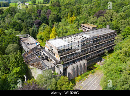 Erhöhten Blick auf die Ruine des ehemaligen St. Peter's Seminar in Cardross, Argyll und Bute, Schottland, Großbritannien. Besoldungsgruppe A aufgeführt, Architekt Gillespie Kidd & Stockfoto