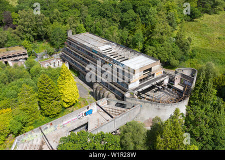 Erhöhten Blick auf die Ruine des ehemaligen St. Peter's Seminar in Cardross, Argyll und Bute, Schottland, Großbritannien. Besoldungsgruppe A aufgeführt, Architekt Gillespie Kidd & Stockfoto