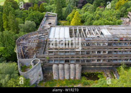 Erhöhten Blick auf die Ruine des ehemaligen St. Peter's Seminar in Cardross, Argyll und Bute, Schottland, Großbritannien. Besoldungsgruppe A aufgeführt, Architekt Gillespie Kidd & Stockfoto