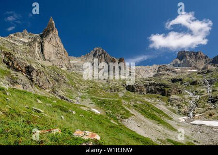 Hütte Refuge du Soreiller mit Aiguille Dibona und Aiguilles Orientale du Soreiller, Hütte Refuge du Soreiller, Ecrins Nationalpark Ecrins, Dauphine, Da Stockfoto