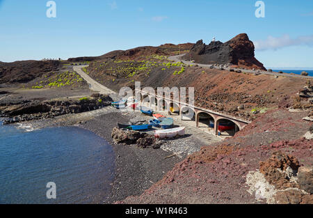 Kleinen Fischerhafen mit Booten an der Punta de Teno, Teno Gebirge, Teneriffa, Kanarische Inseln, Islas Canarias, Atlantik, Spanien, Europa Stockfoto