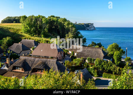 Blick auf Kap Arkona und Fischerort Vitt, Rügen, Ostseeküste, Mecklenburg-Vorpommern, Deutschland Stockfoto