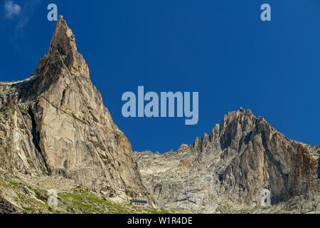 Hütte Refuge du Soreiller mit Aiguille Dibona und Aiguilles Orientale du Soreiller, Hütte Refuge du Soreiller, Ecrins Nationalpark Ecrins, Dauphine, Da Stockfoto