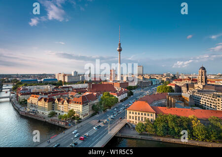 Übersicht, Spree, Nikolaiviertel, Fernsehturm, Berlin, Deutschland Stockfoto