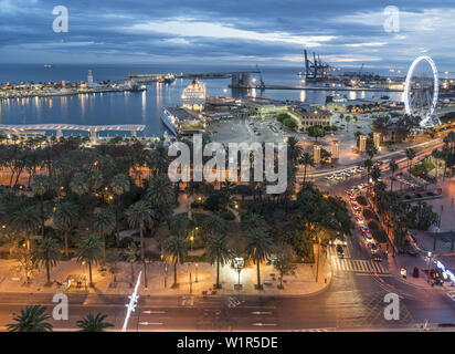 Panorama Blick vom Hotel AC Malaga Palacio, Promenade, Paseo Parque, Leuchtturm, Hafen, Malaga, Andalusien, Spanien Stockfoto