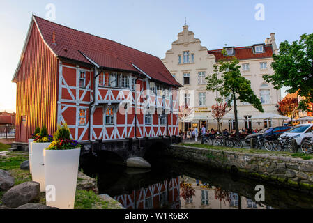 Gewölbe ist der Name eines denkmalgeschützten Fachwerkhaus in der runde Grube 4 in der Hansestadt Wismar, Ostsee, Mecklenburg-Vorpommern Pomerani Stockfoto