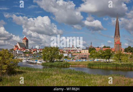 Blick über die Warnow in Rostock, Mecklenburg-Vorpommern, Deutschland Stockfoto