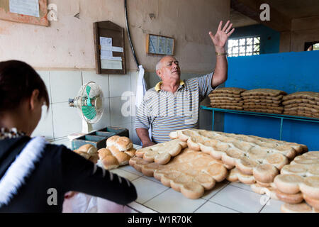Frisches Brot in einer Bäckerei in vinales, Familienreisen, Reisen nach Kuba, Elternurlaub, Urlaub, Time-out, Abenteuer, Nationalpark, Vinales Vinales Pinar del Rio Stockfoto