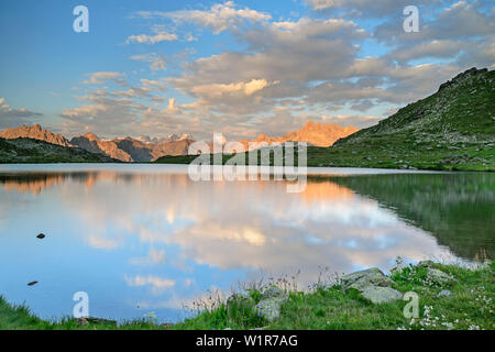 See Lac du Schlange mit Ecrins, See Lac du Schlange, Dauphine, Dauphiné, Hautes Alpes, Frankreich Stockfoto