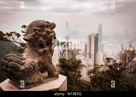 Rock Lion in der Spitze von Hong Kong Island, den Victoria Harbour Stockfoto