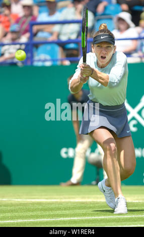 Simona Halep (Rom) spielen auf dem Center Court im Nature Valley International, Devonshire Park, Eastbourne, Großbritannien. 27. Juni 2019 Stockfoto