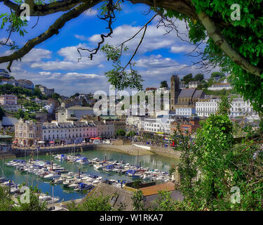 De - Devon: Hafen von Torquay und St. Johannes der Apostel Kirche über der Stadt Stockfoto