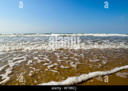 Schönen Sandstrand unter einem Schein der Sonne. Stockfoto