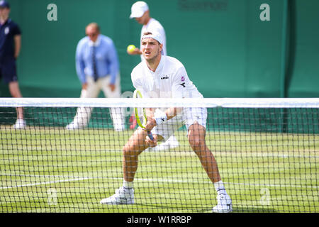 London, Großbritannien. 3. Juli 2019. Jan-Lennard Struff von Deutschland während der Herren Doppel der ersten Runde der Wimbledon Lawn Tennis Championships gegen Lukasz Kubot Polens und Marcelo Melo Brasilien bei den All England Lawn Tennis und Croquet Club in London, England am 3. Juli 2019. Quelle: LBA/Alamy leben Nachrichten Stockfoto