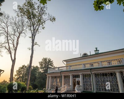 Landsitz von Gorki, Moskau, Russland - 20. Juni 2019: Die wichtigsten Gebäude des Anwesens. Ehemalige Residenz von Wladimir Iljitsch Lenin Stockfoto