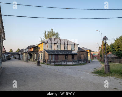 Landsitz von Gorki, Moskau, Russland - 20. Juni 2019: Die Kulisse für den Film "Die Jagd nach dem Teufel" im Stil der russischen Stadt und Dorf der Stockfoto