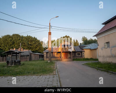 Landsitz von Gorki, Moskau, Russland - 20. Juni 2019: Die Kulisse für den Film "Die Jagd nach dem Teufel" im Stil der russischen Stadt und Dorf der Stockfoto