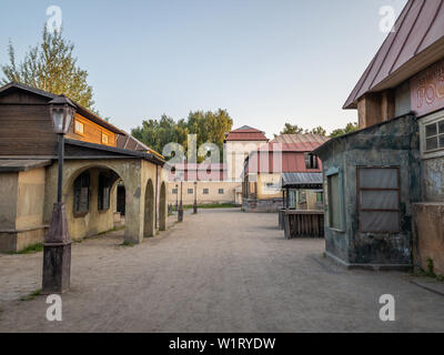 Landsitz von Gorki, Moskau, Russland - 20. Juni 2019: Die Kulisse für den Film "Die Jagd nach dem Teufel" im Stil der russischen Stadt und Dorf der Stockfoto