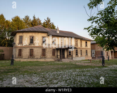 Landsitz von Gorki, Moskau, Russland - 20. Juni 2019: Die Kulisse für den Film "Die Jagd nach dem Teufel" im Stil der russischen Stadt und Dorf der Stockfoto