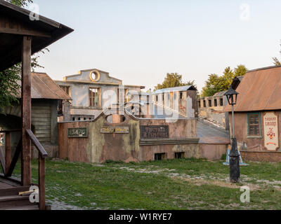 Landsitz von Gorki, Moskau, Russland - 20. Juni 2019: Die Kulisse für den Film "Die Jagd nach dem Teufel" im Stil der russischen Stadt und Dorf der Stockfoto
