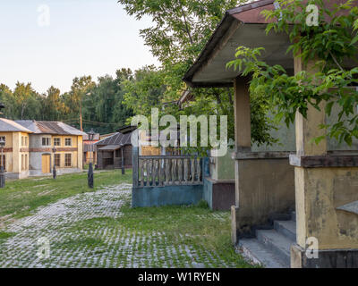 Landsitz von Gorki, Moskau, Russland - 20. Juni 2019: Die Kulisse für den Film "Die Jagd nach dem Teufel" im Stil der russischen Stadt und Dorf der Stockfoto