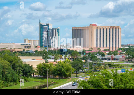 Orlando, Florida. Juli 01, 2019. Panoramablick über Hyatt Regency und Rosen Centre von Aquatica Turm in International Drive Stockfoto